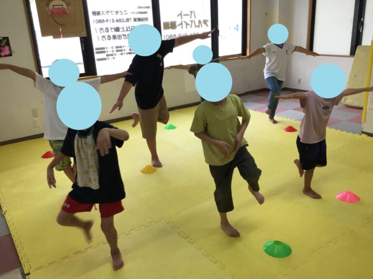 まねっこポーズ
